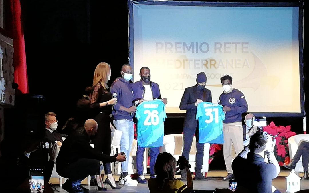 “Nessuno vince da solo”. Al Premio Arci Mediterraneo riconoscimenti a Koulibaly e Ghoulam,  Paolo Antonio Ascierto, Virginia Costa e Anna Fasano