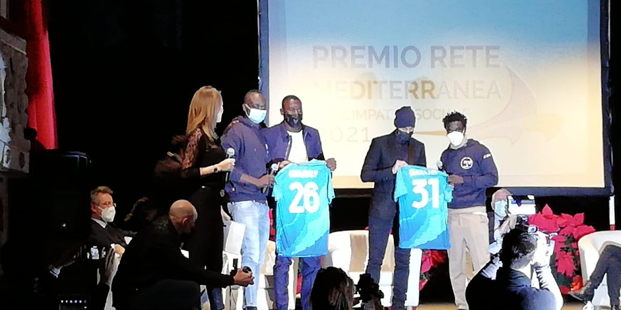 “Nessuno vince da solo”. Al Premio Arci Mediterraneo riconoscimenti a Koulibaly e Ghoulam,  Paolo Antonio Ascierto, Virginia Costa e Anna Fasano