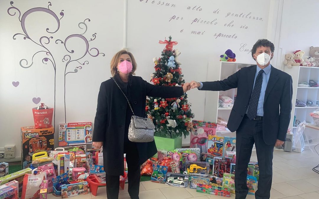 Portici, tanti doni sotto l’albero della gentilezza per i bambini meno fortunati