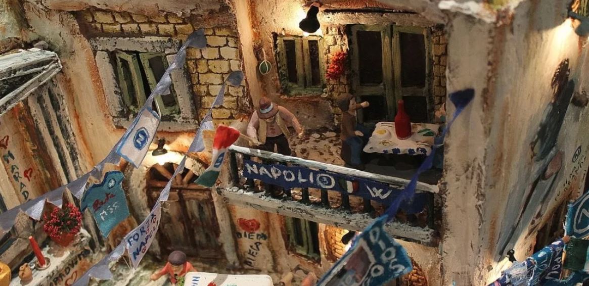 E’ Napolimania anche sul presepe: un artigiano realizza l’euforia dei partenopei e dei tifosi azzurri