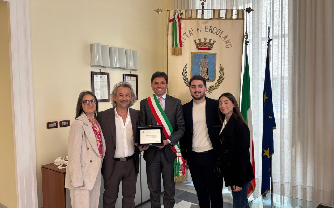 Ercolano. Antonio Pernice parrucchieri, premio del sindaco Buonajuto per i 40 anni di attività in città